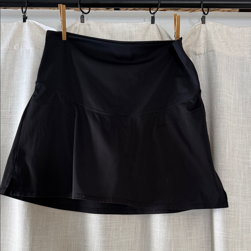 Old Navy Black maternity skort
